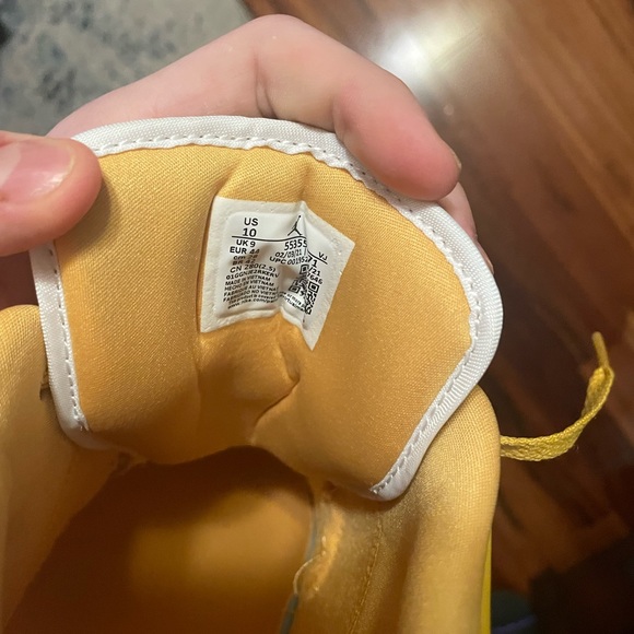 Jordan 1 retro lows pollen color way - Picture 3 of 5